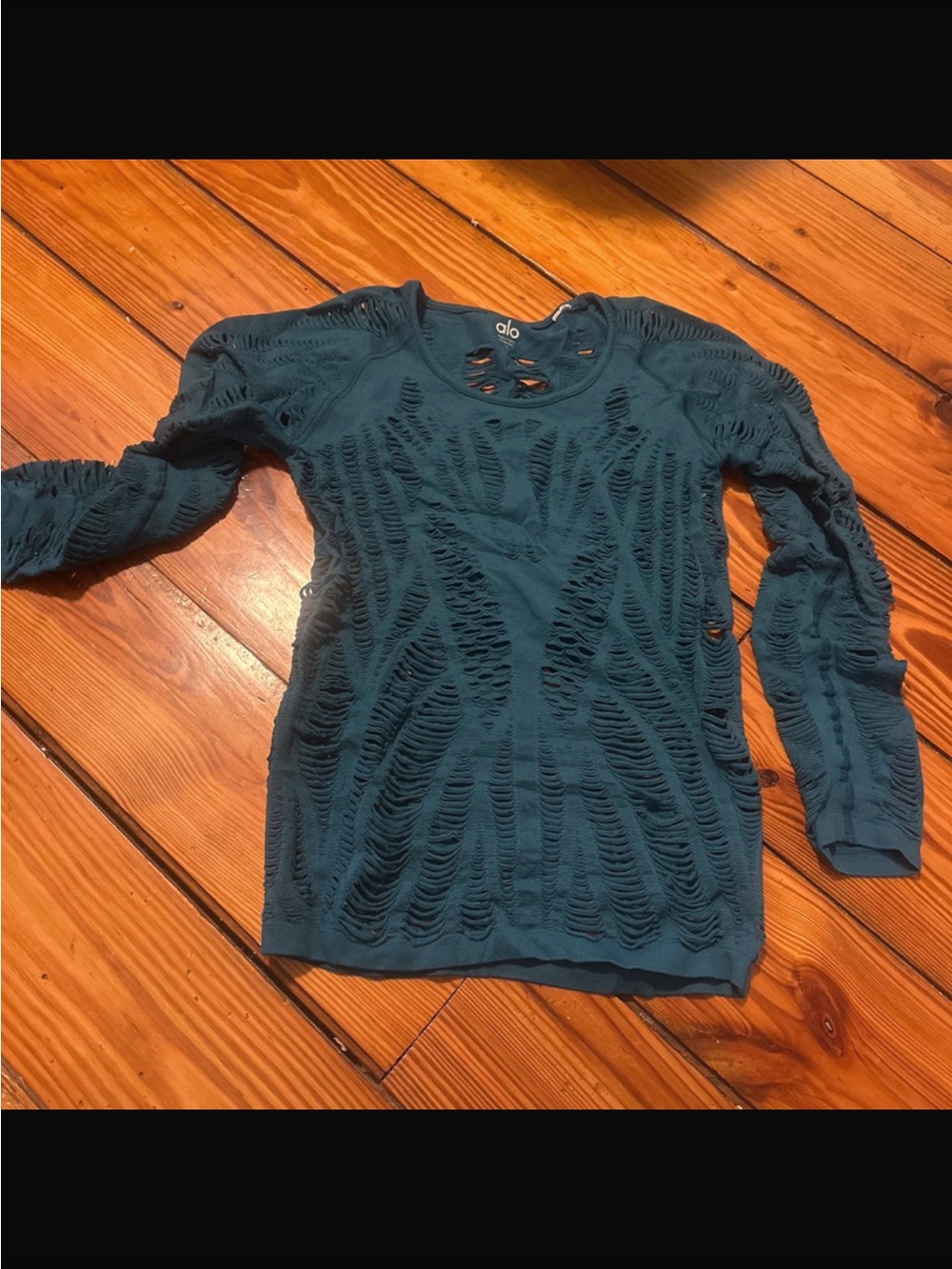 ALO Yoga Women's Teal Distressed Long Sleeve Top size medium